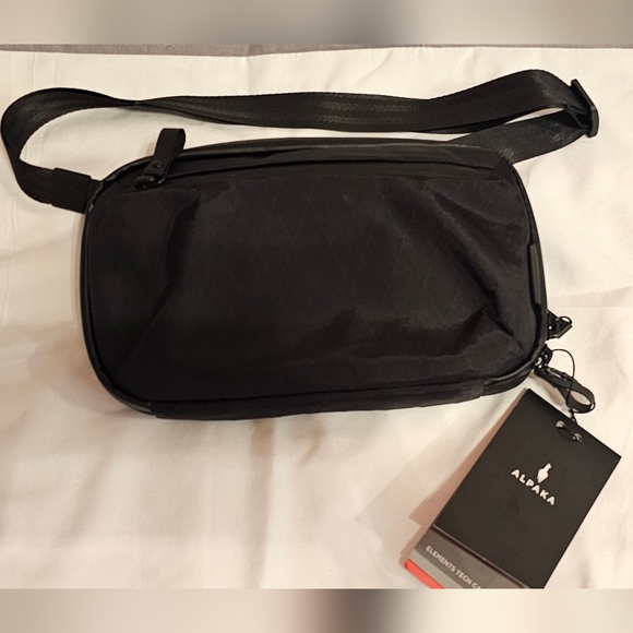 NWT Alpaka Elements tech Case MINI Sling Bag Purse murse - Picture 4 of 7